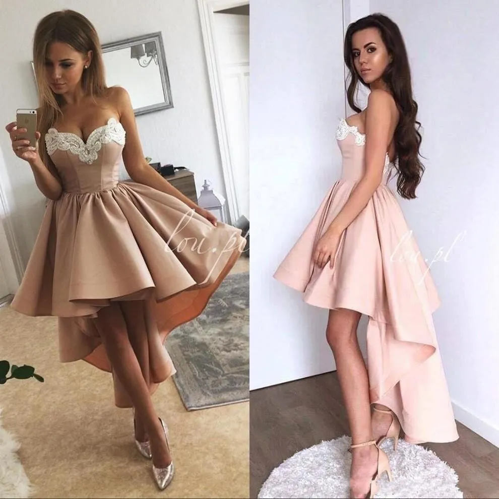 2018 Vintage Pas Cher Femmes Robes De Cocktail Chérie Robe De Soirée Haute Basse Longueur Blanc Dentelle Appliques Blush Rose Satin Robes De Soirée