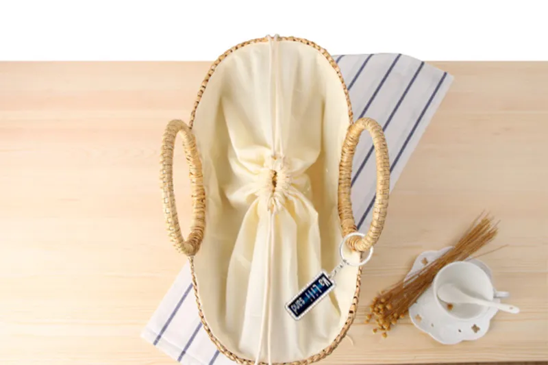 Wholesale Anti-Lost Hand-Woven Straw Bag Handmade Yellow Grass Weave Handbag Colorful Tassel Wool Ball Beach Bag