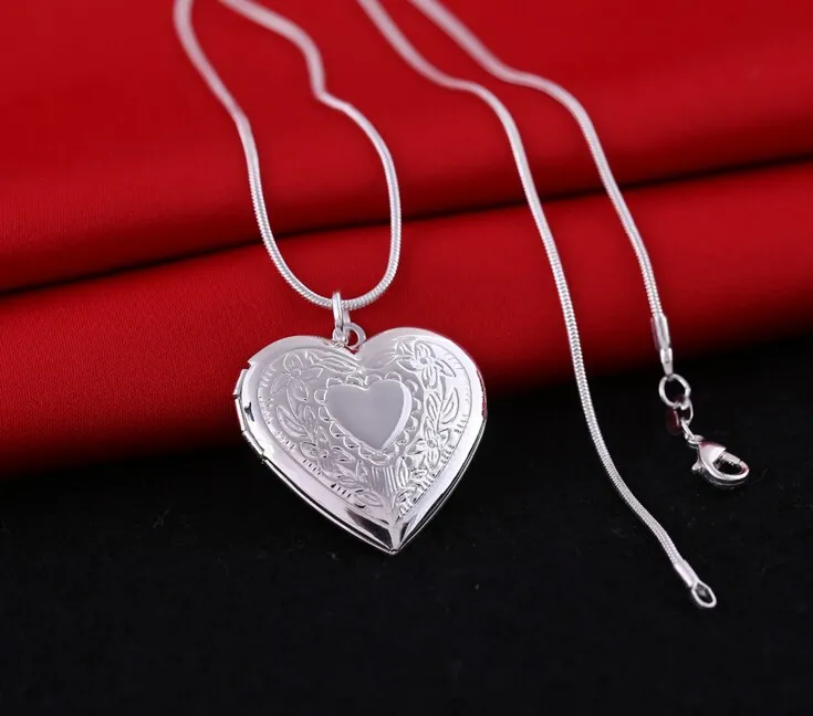 2021 Heart Locket Foto Hängsmycke Halsband Delikat Snake Kedja Silverfärger Bildram Charm Halsband Lover Gift