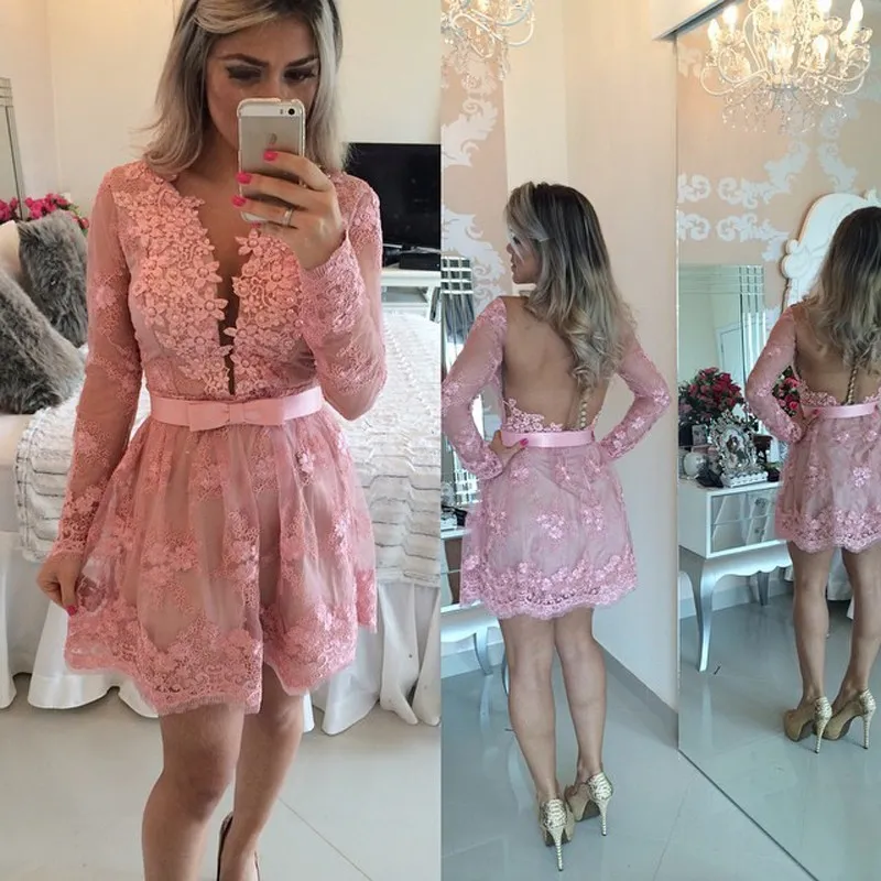 Gratis frakt Deep V Neck Pink Lace Short Homecoming klänningar Nya pärlor Applique Sexig Mini Prom Party Dresses Cheap HY1485