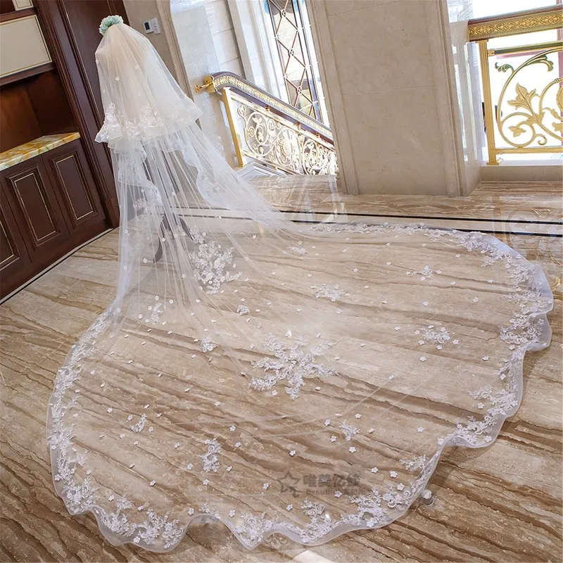 Élégant deux couches longues cathédrale voiles de mariage Floral appliqué dentelle garniture doux Tulle une couche large voile de mariée avec peigne