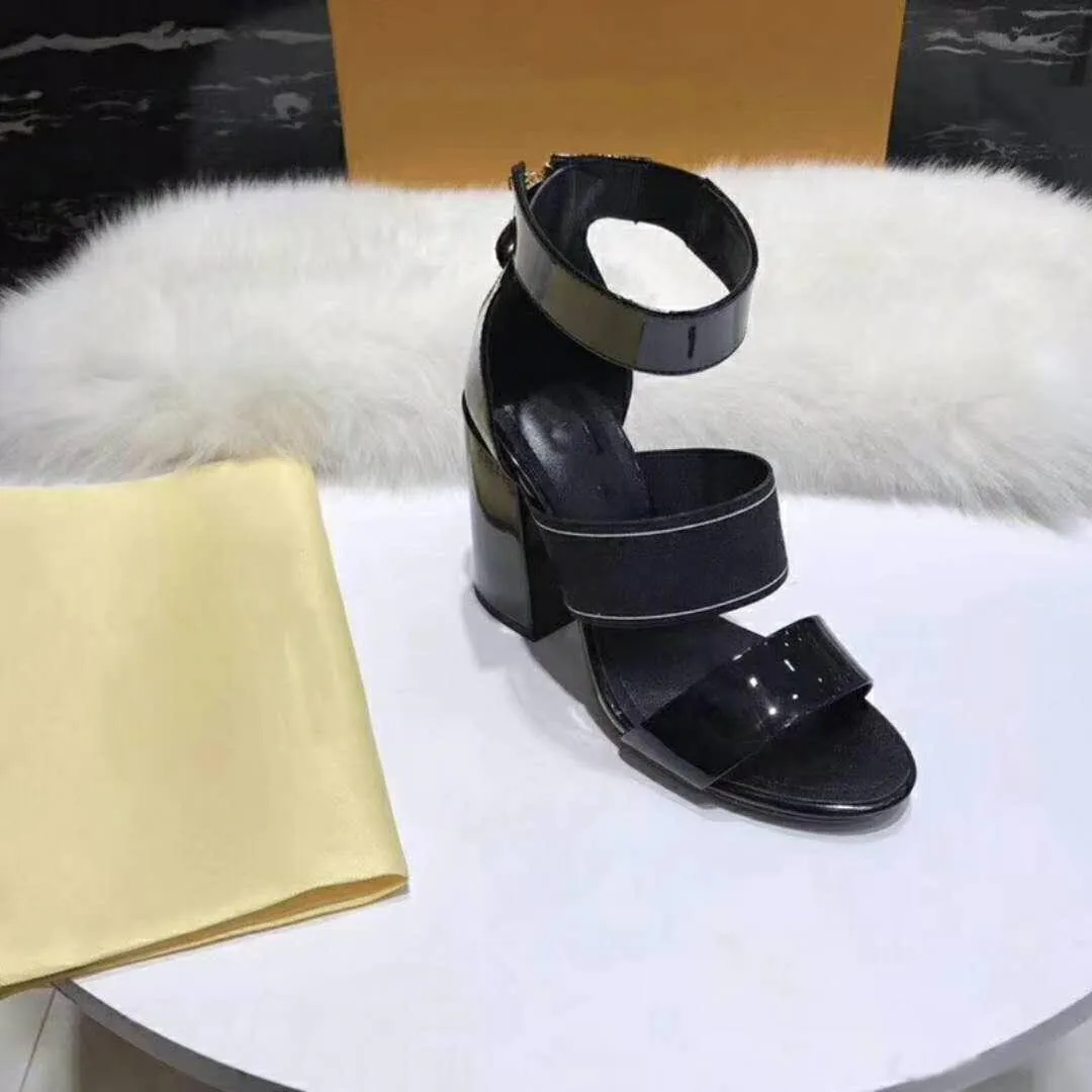 Yaz 9.3 cm Yüksek Topuklu gladyatör sandalet kadınlar mektup elastik kayış 2018 bayanlar için yeni patent deri marka T gösterisi ayakkabı zapatos mujer