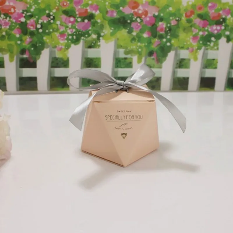 2019 New Wedding Bombon Boxes Creative Candy Box con nastro di seta Regali di carta Boxes Baby Shower Decorazione partito Decorazione diamante