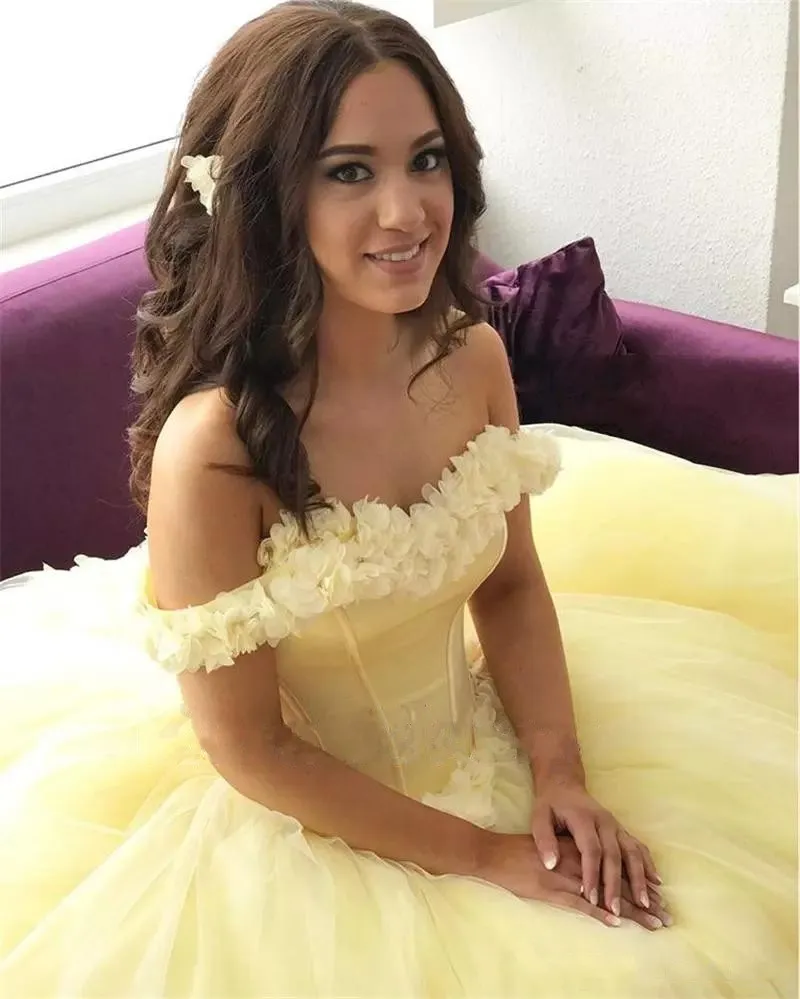 Herrliche Bonbon-16-Kleider Quinceanera Kleid mit Blumen weg von der Schulter Ausschnitt Yellow Tulle 2020 Ballkleid-Abschlussball-Kleider mit Blumen