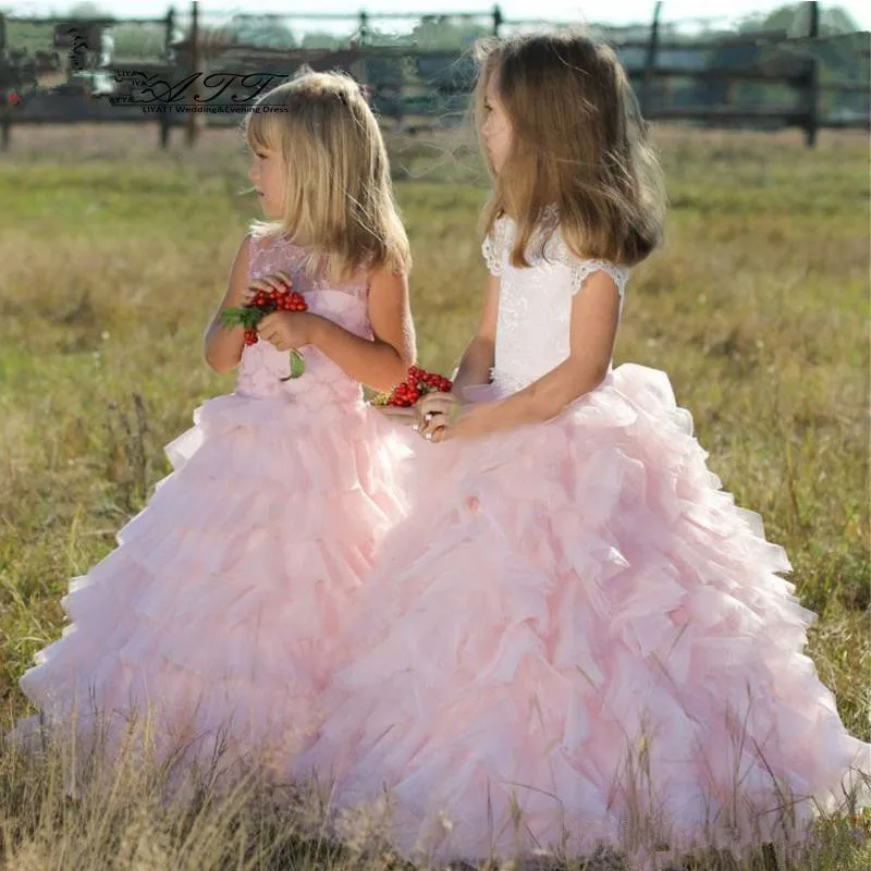 Cute Pink Tulle Warstwowe Ruffles Line Flower Girls Dresses Krótkie Rękawy Koronki Princess Wedding Party Suknie dla Dzieci Uroczym Suknie Dziewczyn