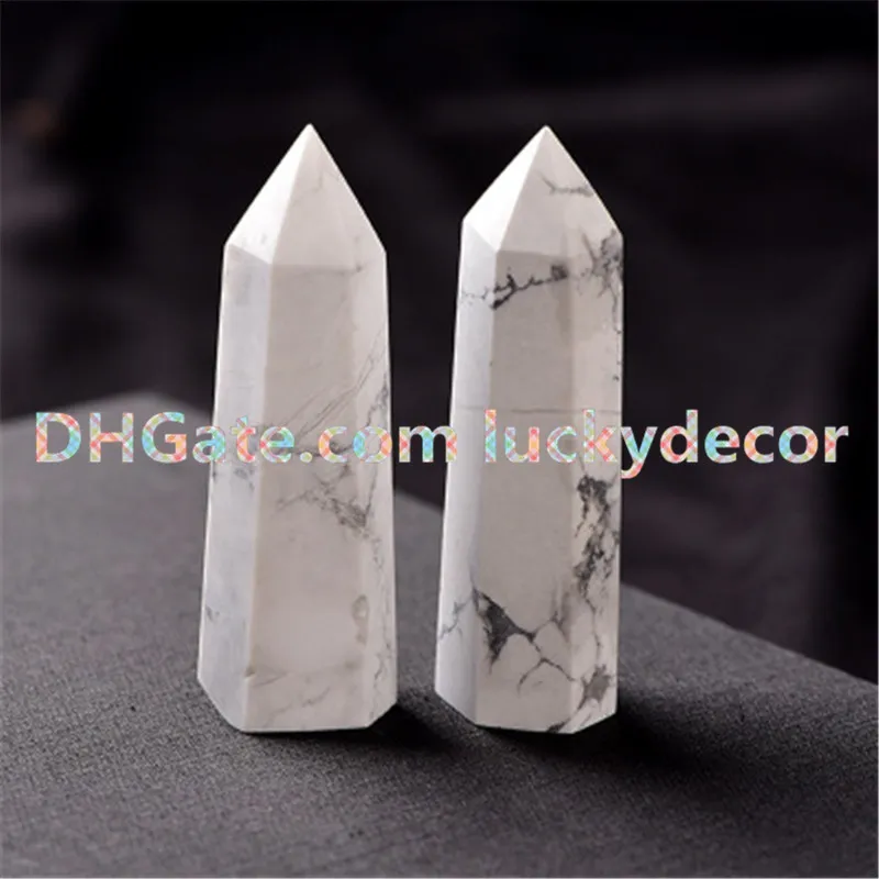 Nice 6.5 cm-8,5 cm Natuurlijk wit gepolijst turquoise Prisma Wand Marmeren Howliet Crystal Obelisk Quartz Punt Specimen Healing Stone Hoge kwaliteit