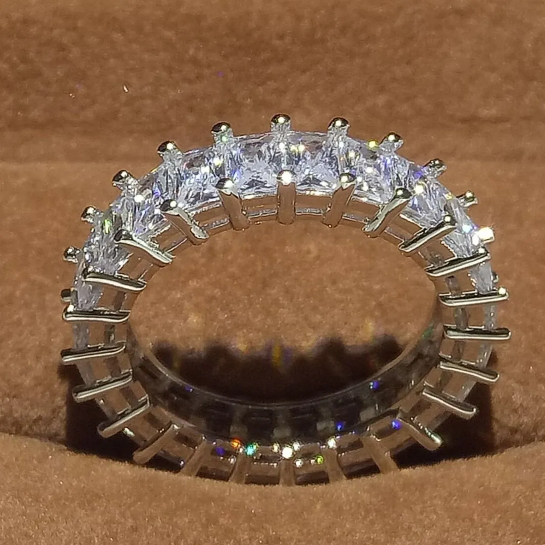 Cooler 2018 Neuankömmling Luxusschmuck 10KT Weißgold gefüllt Princess Cut Topaz CZ Diamant Claw Wear Damen Ehering als Geschenk für Liebhaber