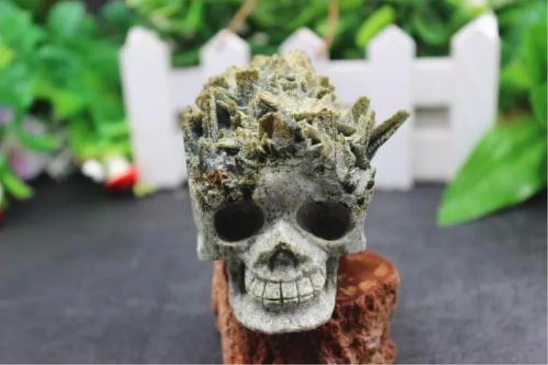 Venda imperdível 300 gramas de quartzo natural turmalinas verdes crânio cristal verde espécime crânio cura para decoração