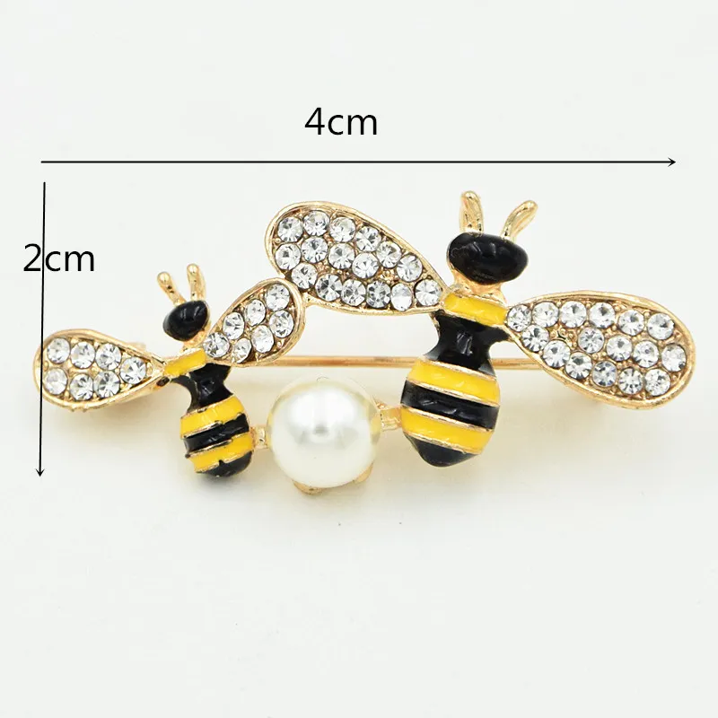 Lovely Bee Brooch Stunning Crystals Women Clothes Jewelry Pretty Brooch Pin Adorable Lapel Pin Scarf Pins