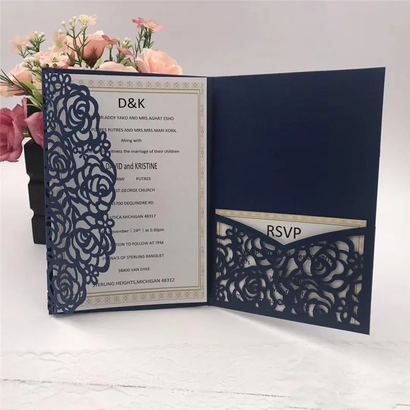 2023 Navy Blue Laser Cut Pocket Wedding Inbjudningar Sviter Anpassningsbara inbjudningar med kuvert bröllopstillbehör blank inre anpassning