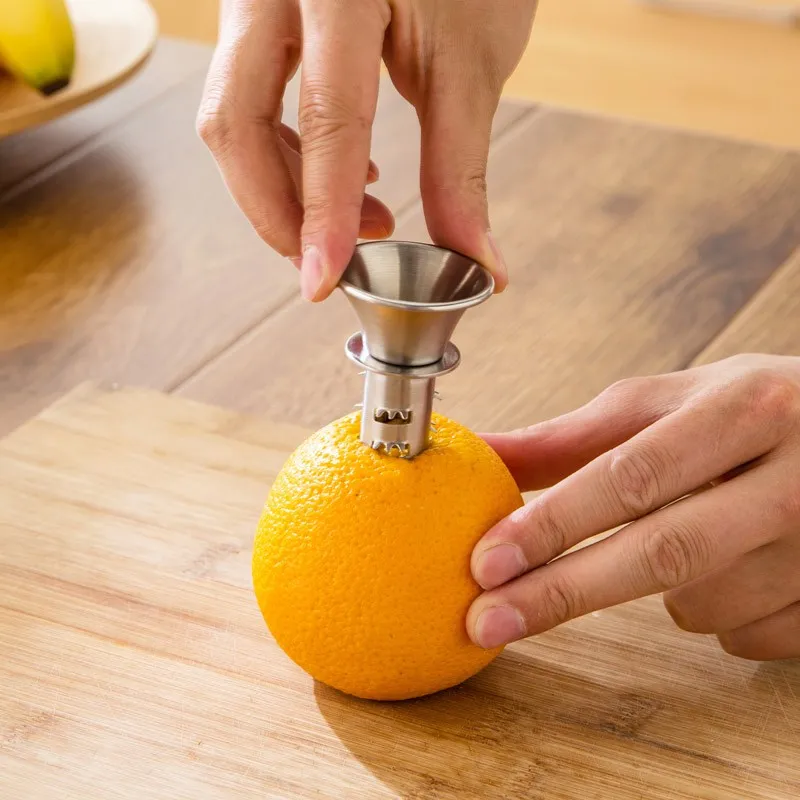 Hem Använd Rostfritt Stål Citron Squeezer Citron Juicer Pourer Skruv Limes Apelsiner Drizzle Fresh Citrus Juice Köksverktyg