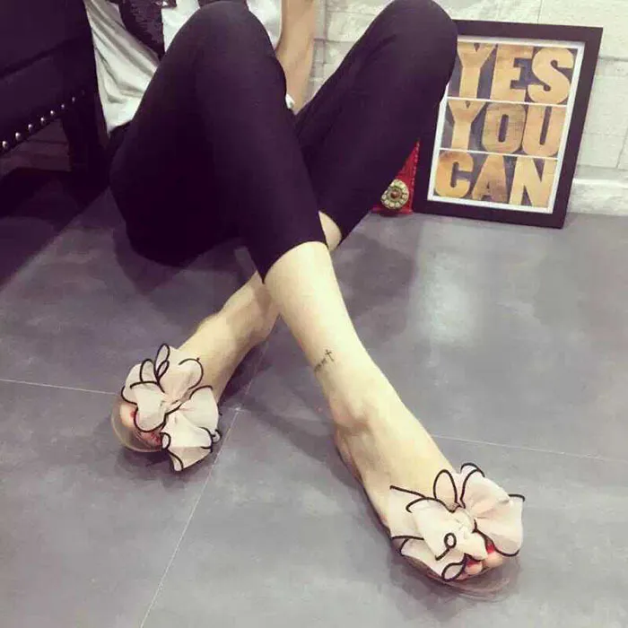 2018 nouvelles sandales d'été femme Bowk Rose fleurs Transparent cristal fond gelée chaussures poisson bouche chaussures plat sable plage Cool pantoufles