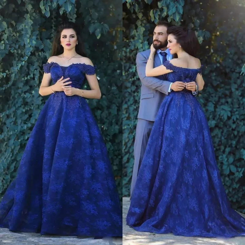 2018 Robes Formelles Soirée Plus La Taille Hors Épaule Décolleté Appliqué Corsage Une Ligne Balayage Train Bleu Royal Dentelle Robes De Bal