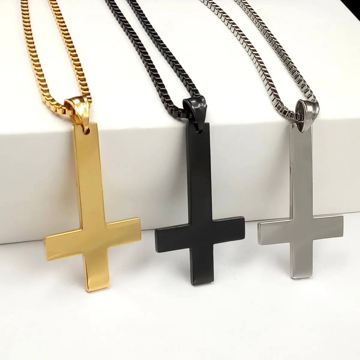 Livraison gratuite bijoux ton noir croix de saint pierre à l'envers croix pendentif en acier inoxydable catholique collier boîte chaîne 18-32''