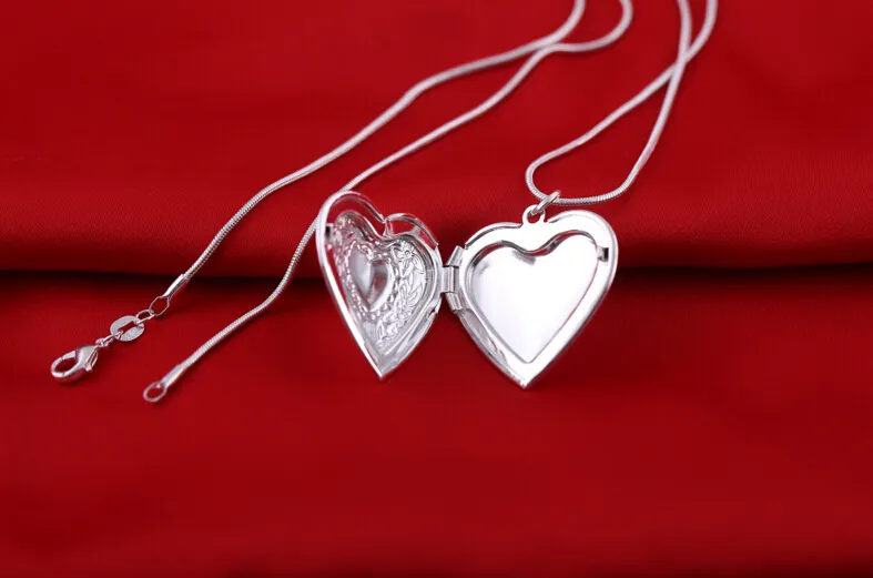 2021 Heart Locket Foto Hängsmycke Halsband Delikat Snake Kedja Silverfärger Bildram Charm Halsband Lover Gift