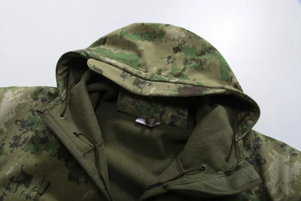 Exército inverno militar Tactical Softshell tubarão pele Casacos com capuz casacos impermeáveis ​​Quente Brasão prova de vento com capuz Camo Sportswear