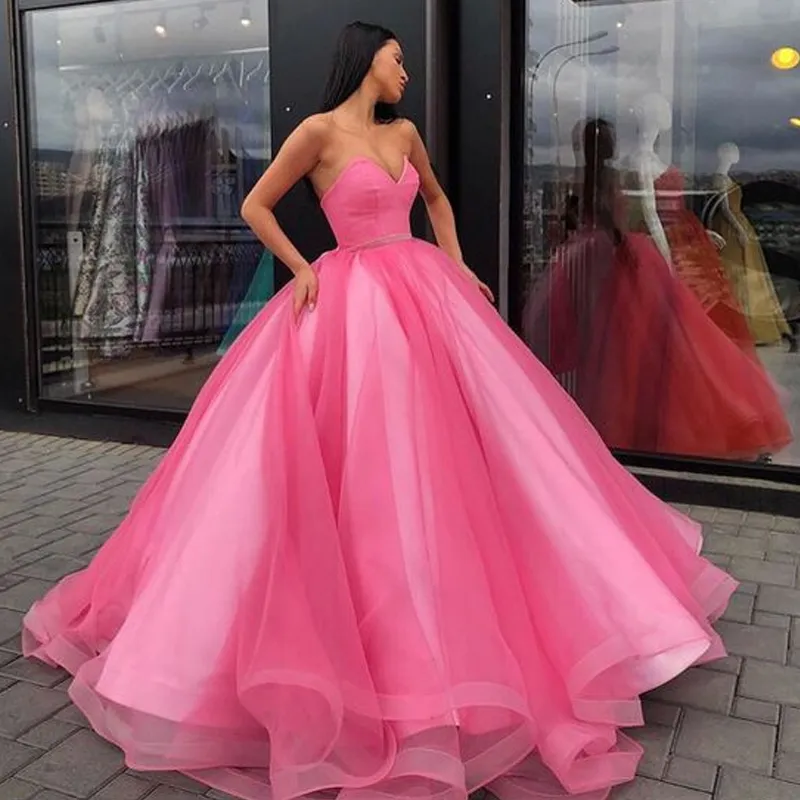 2019 Abiti Quinceanera in tulle rosa principessa Abito da ballo gonfio Abito senza maniche con scollo a cuore Vestibilità e svasatura Abiti formali su misura Abito dolce 16