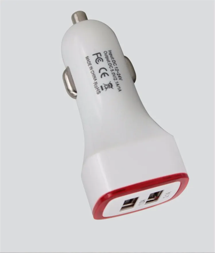 Dubbel USB-laddare 2.1 En kvadratisk Rockets LED Light-emitterande billaddare Skicka ring Dubbel USB-laddare