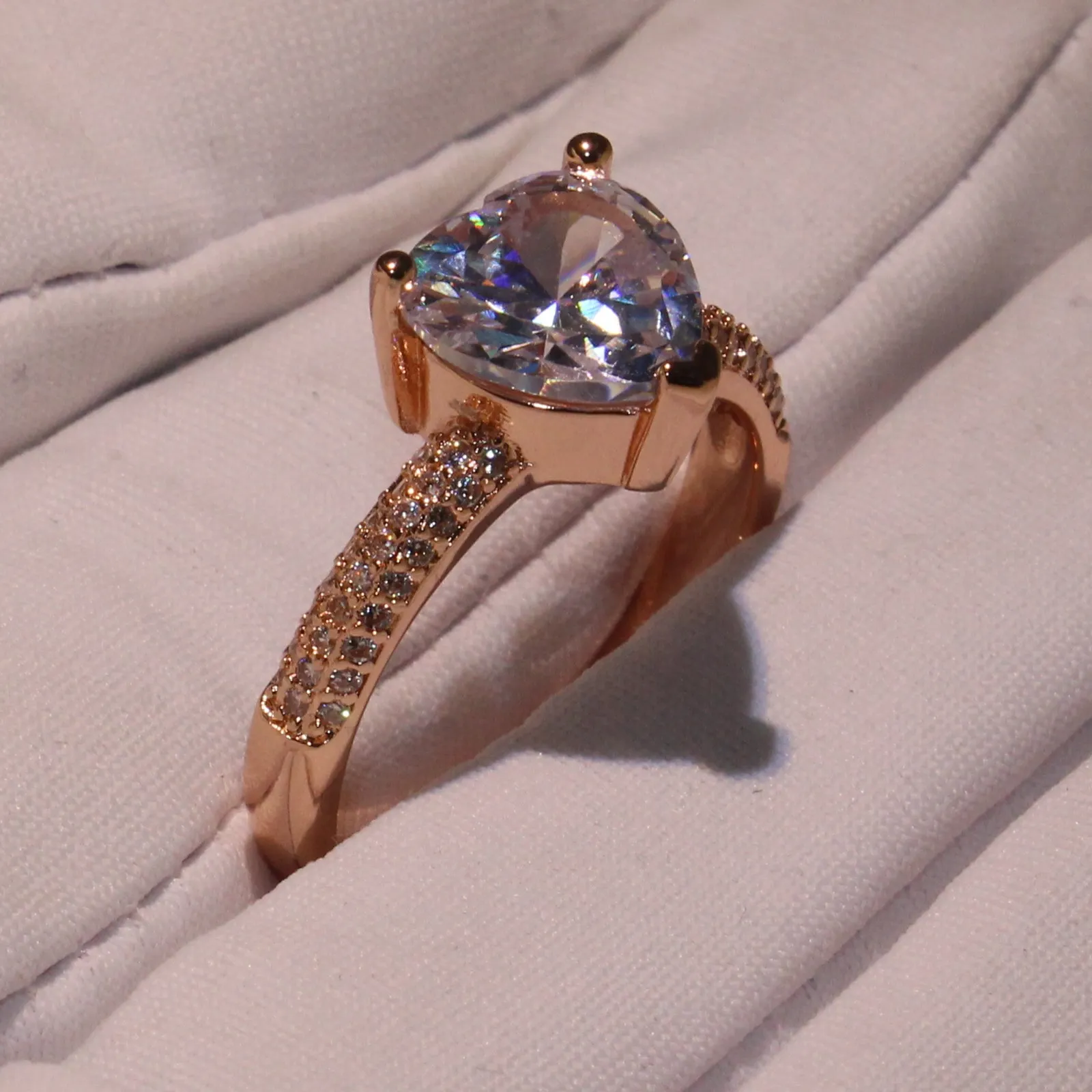 Anelli regalo gli amanti le donne Gioielli di lusso 925 Sterling Gold Rose Filled Pear Cut CZ Diamond Gemstones Cute Wedding Heart Band Ring Gift