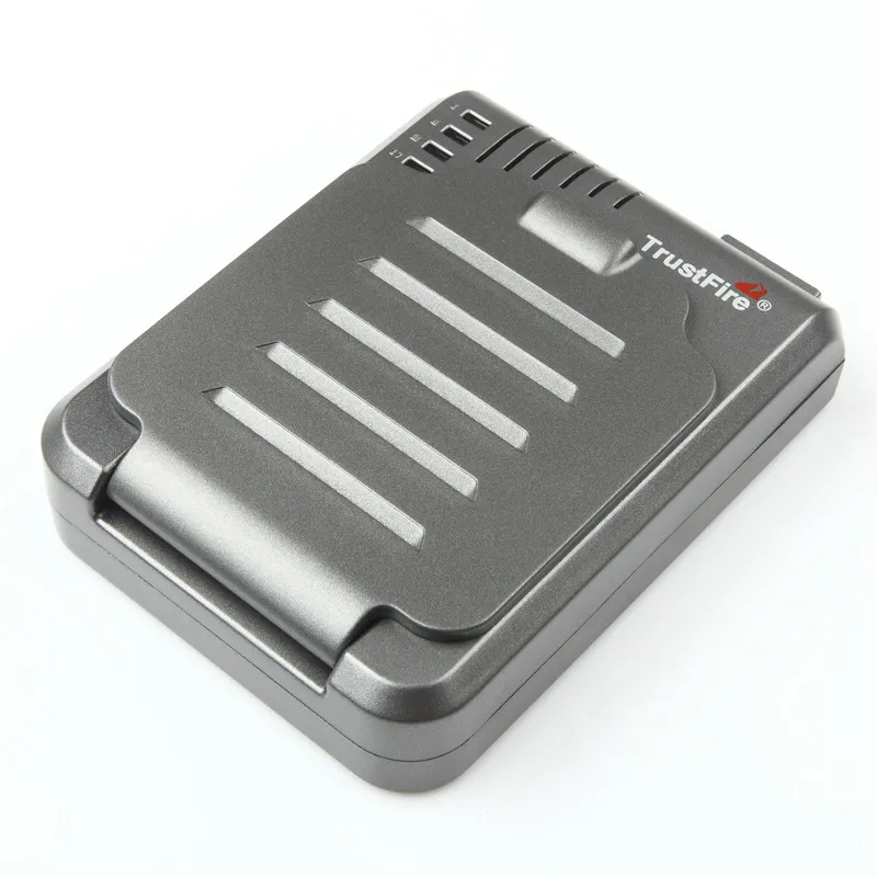 Original Trustfire TR003 4-slits batteriladdare för 18650 16450 14500 18350 Uppladdningsbara batterier i detaljhandeln 30st / parti