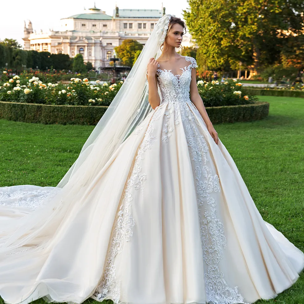 Retro-Spitze-Prinzessin-Hochzeitskleider, Ballkleid, Perlenstickerei, formelle Dubai-Arabische Brautkleider, heller Champagner, elegante Flügelärmel