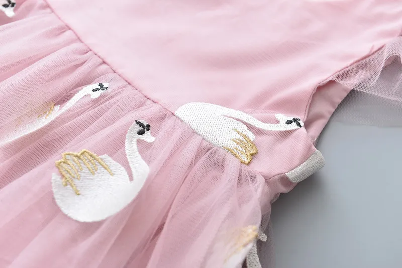 Barn klänningar 2018 sommar broderi swan design baby klänning prinsessa fest klänning baby flicka kläder söta tjejer klänningar toddler tjej kläder