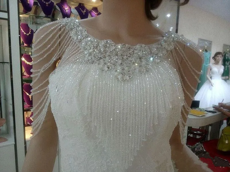 2020 Kryształowa Rhinestone Biżuteria Bridal Okładki Biała Koronka Ślubna Szal Kurtka Luksusowa Kurtka Bolero Suknia Ślubna Z Frezowaniem