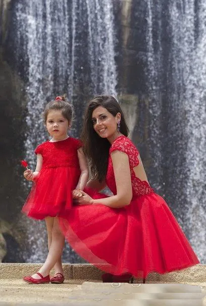 Geogrous Red Mother and Daughter Dress with Short Lace Applique Sexy Backless Jewel Neck formal Prom Gowns293R