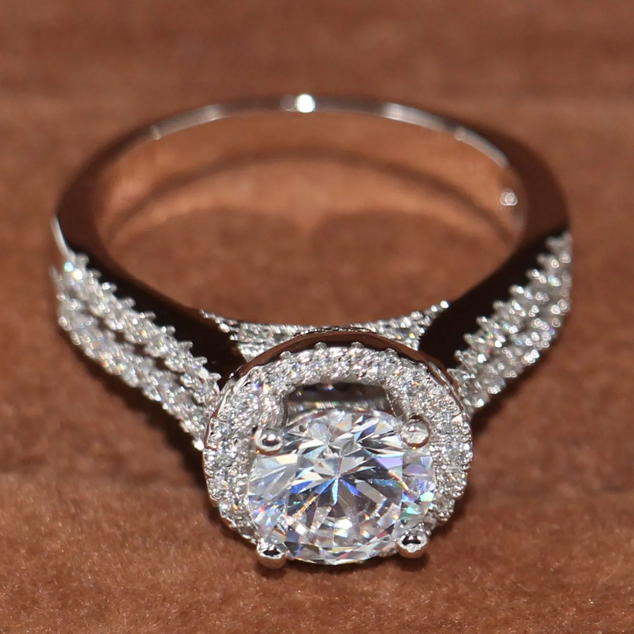 Crown Wedding Pierścień dla kobiet Oszałamiająca luksusowa biżuteria 925 Srebrna srebrna litbaire okrągły cut 5a