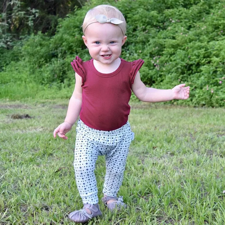 Baby Girl Ropmers 2018新しい夏の幼児の赤ちゃんの服フライスリーブコットンの赤ちゃんの駒の子供たちの子供幼児の女の子ブティック服8色