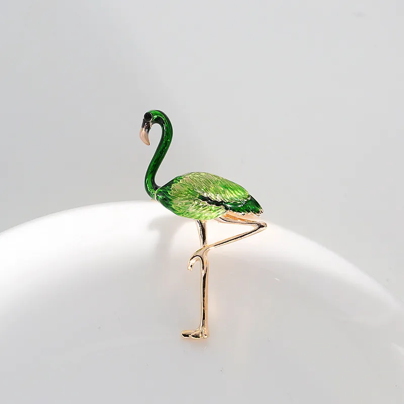 Unisex mode män kvinnor brosch guldpläterad blå / grön / röd / lila svart flamingo kostym lapel pin brosch för fest bröllop nl-703