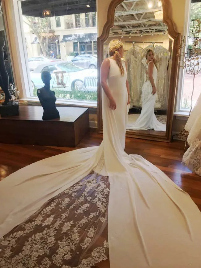 Robes de mariée en dentelle élégante longue traîne sexy dos transparent sans manches robes de mariée saoudienne arabe simple robe de mariée d'été sur mesure