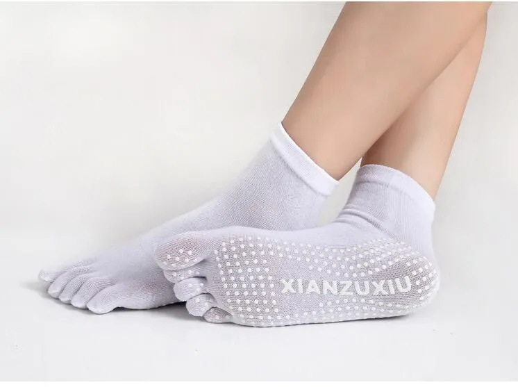 Yüksek Kaliteli Renkli Yoga Çorap 5 Toes Pamuk Çorap Egzersiz Spor Pilates Kadınlar Için Rahat Ayak Masaj Çorap Çocuklar Çorap