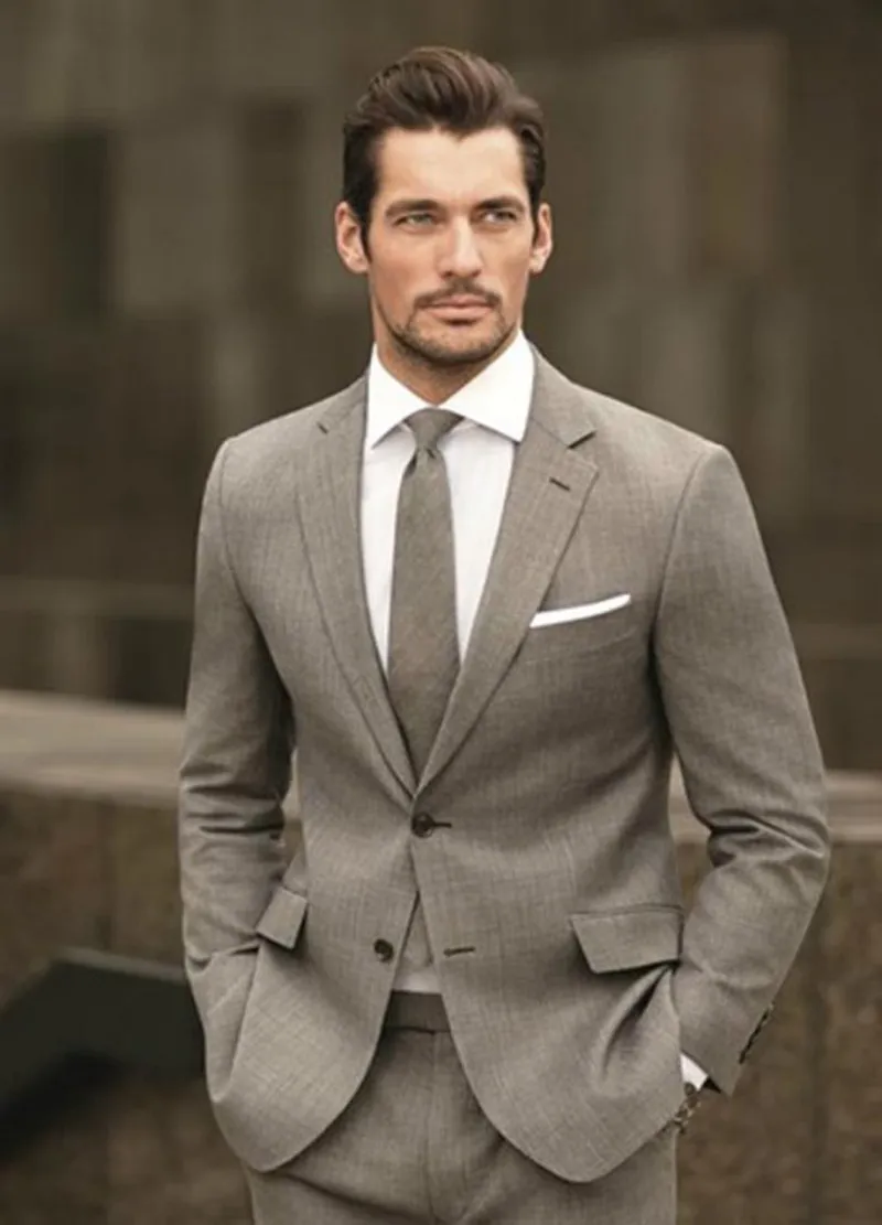 Traje cafe claro 2025 hombre