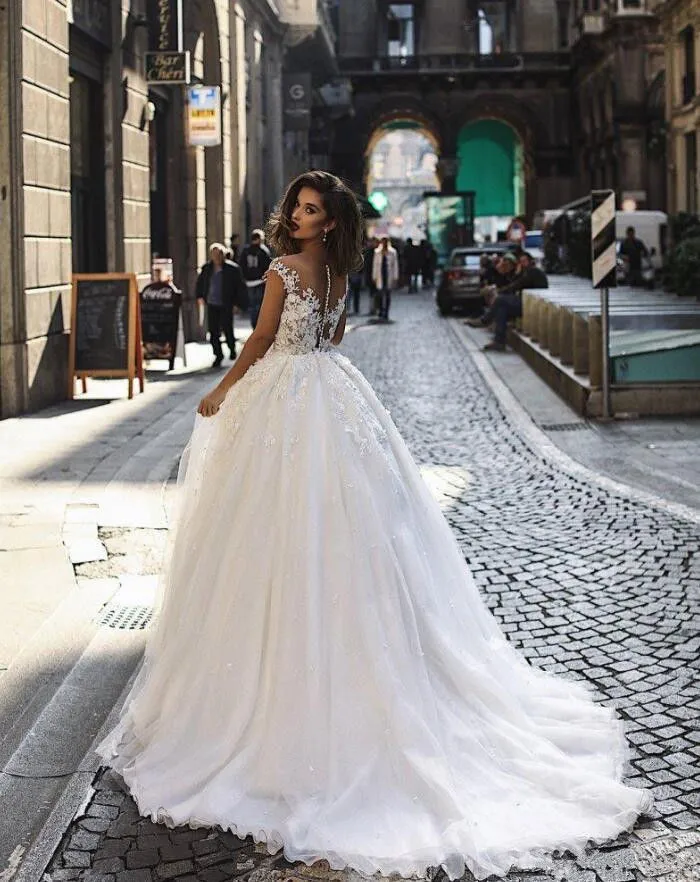 Sobrefaldas modestas 2018 Vestidos de novia con tren desmontable Gorro Mangas Apliques de encaje Vestidos de novia de playa bohemia País vestido de novia