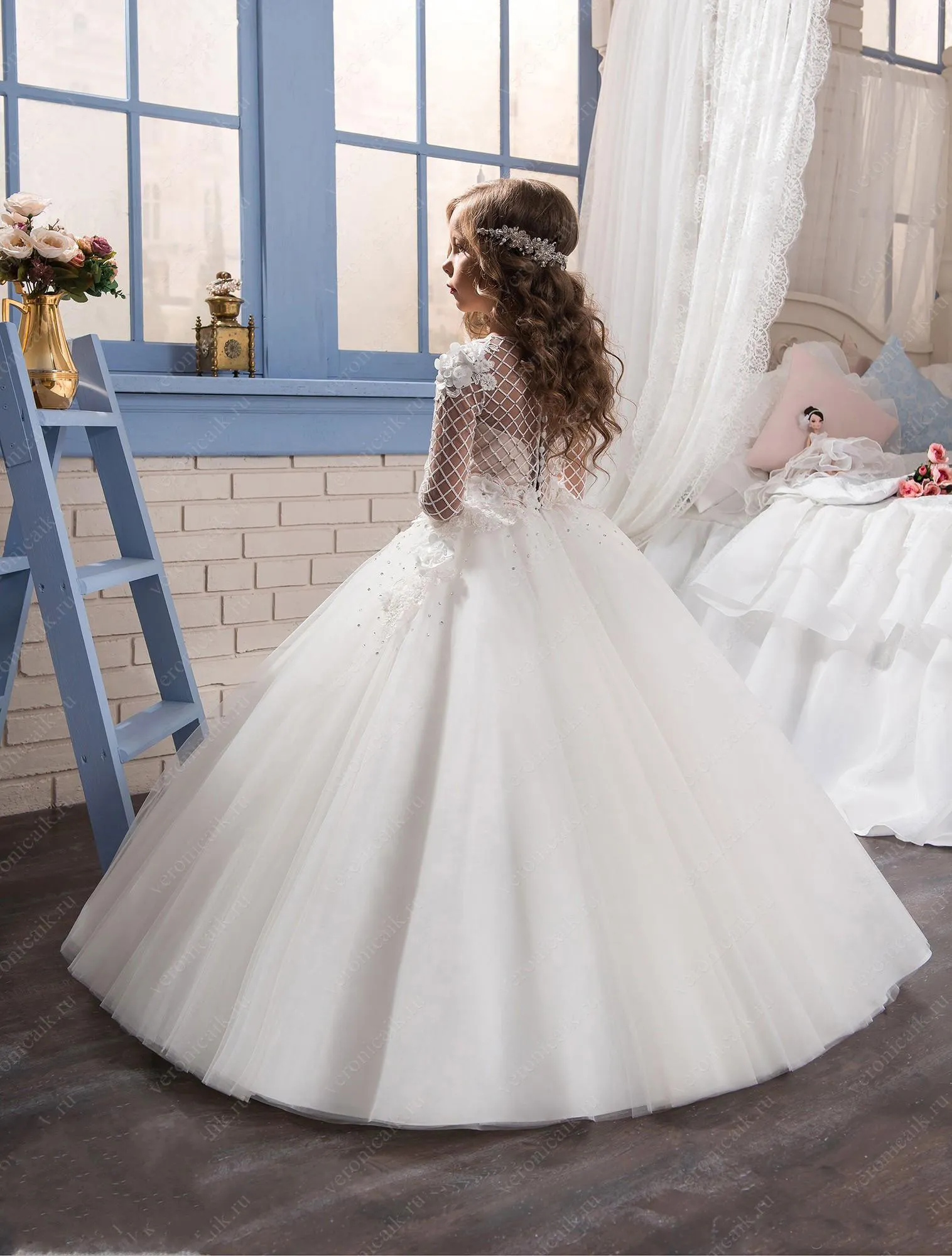 Prenses Dantel Hollow Çiçek Kız Elbise Düğün için 2018 Yeni Sheer Uzun Kollu İlk Communion Doğum Günü Partisi Elbiseler Kızlar Pageant Elbise