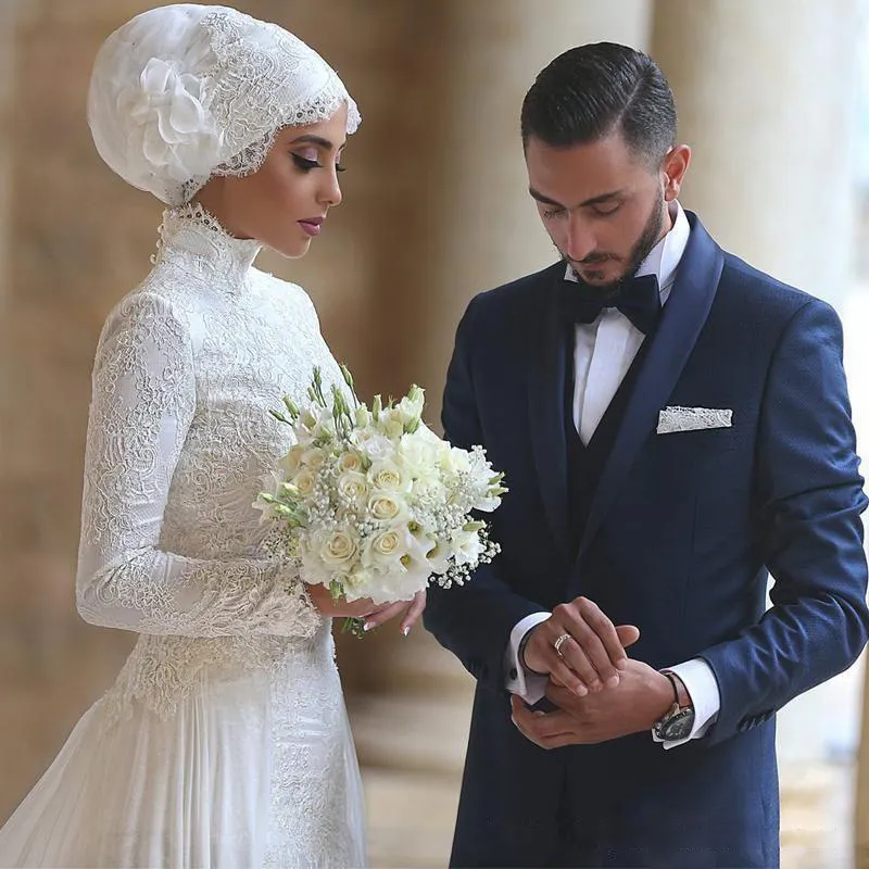 2018 Luxury Arabic Muslim Wedding Dresses Dubai High Neck Long Sleeves Lace Appliques Bridal Gowns Vestidos De Novia212b