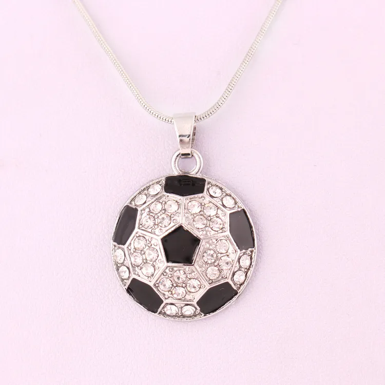 Neuankömmlinge Fußball Pendant Halsketten WM -Fans Sport Kristall Strassfußball Charm Chains für Frauen Männer Mode Juwely3603514