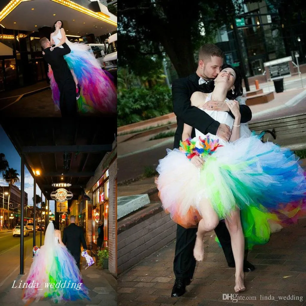 Nieuwe aankomst gekleurde regenboog trouwjurken romantische gezwollen baljurk halter tule lange droom prinses bruids feestjurken