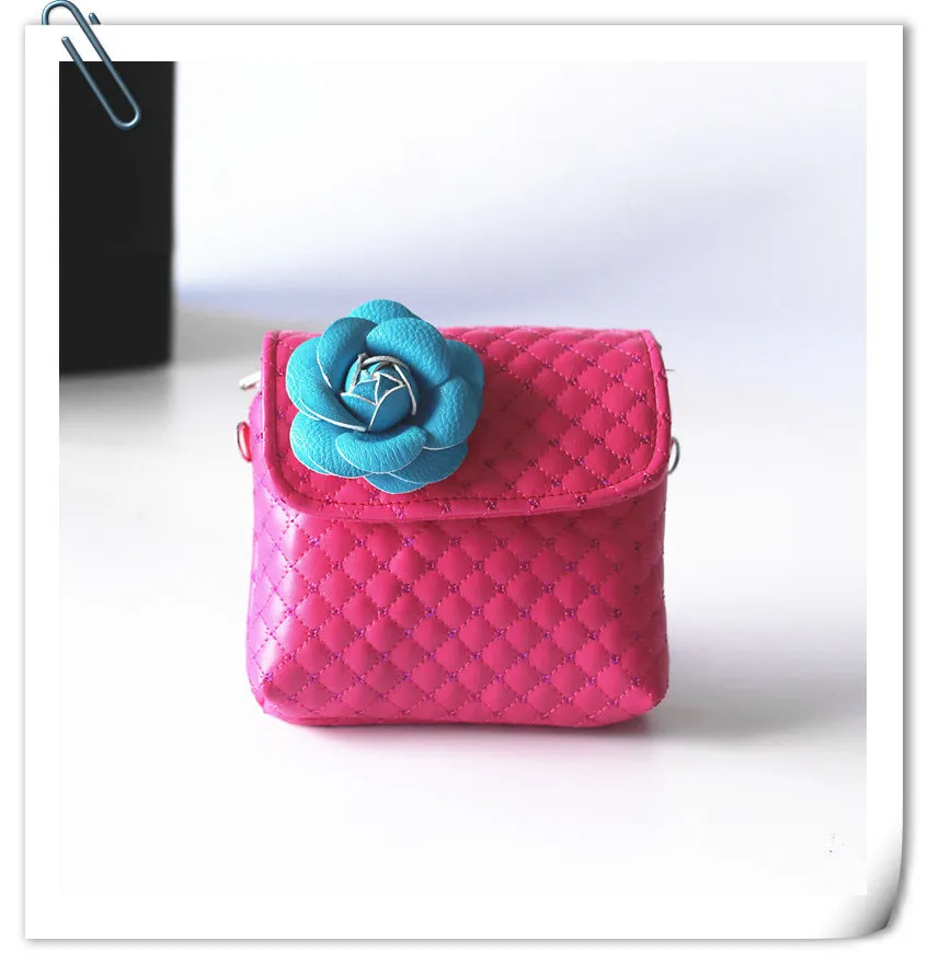 子供の財布の赤ちゃんガールズPUレザーの格子縞のバッグ王女椿の花のスパンコールハングバッグファッション韓国の子供ミニキャンディーチェーンバッグ5色