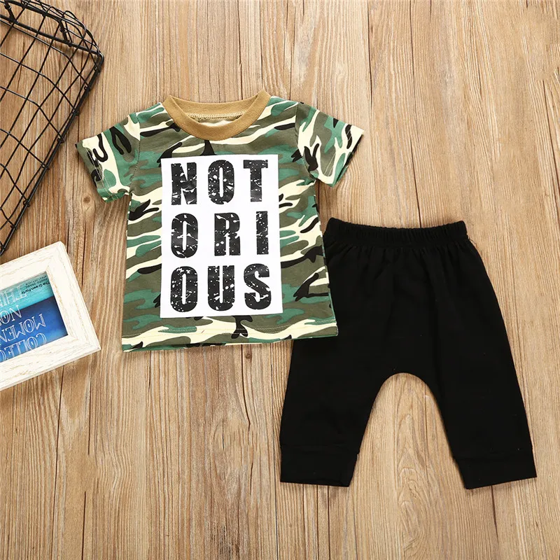 2018 Summer Baby Boy Odzież Camouflage Letter T-shirt Topy + Czarne Spodnie Harerem 2 Sztuk Dla Dzieci Chłopcy Stroje Zestaw Berbeć Chłopcy Zestawy 1-5y