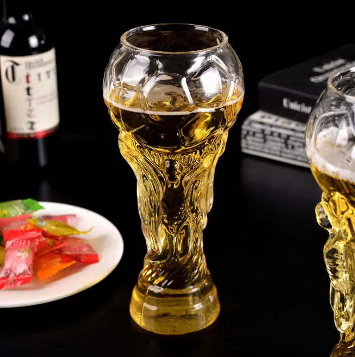 نظارات النبيذ أحدث 15.2 أوقية زجاجية القدح الإبداعية لكرة القدم على غرار كأس العالم المعجبين تخصيص دعم البيرة KTV