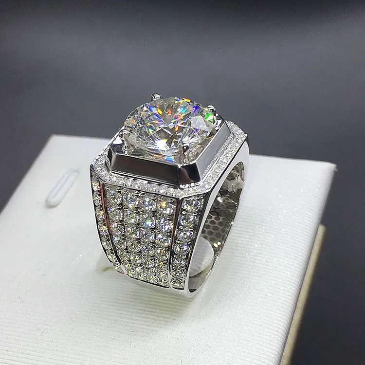 Oszałamiająca ręcznie robiona biżuteria modowa 925 Sterling Srebrna popularna okrągła cut White Topaz CZ Diamond Pełne szlachetne szlachetki Mężczyzn ślubny Rin2285