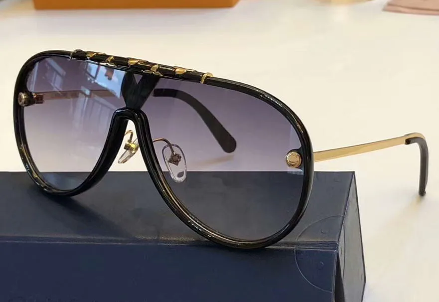 Pilot Sunglasses with Black Frame and Grey Gradient CR-39  display picture 2