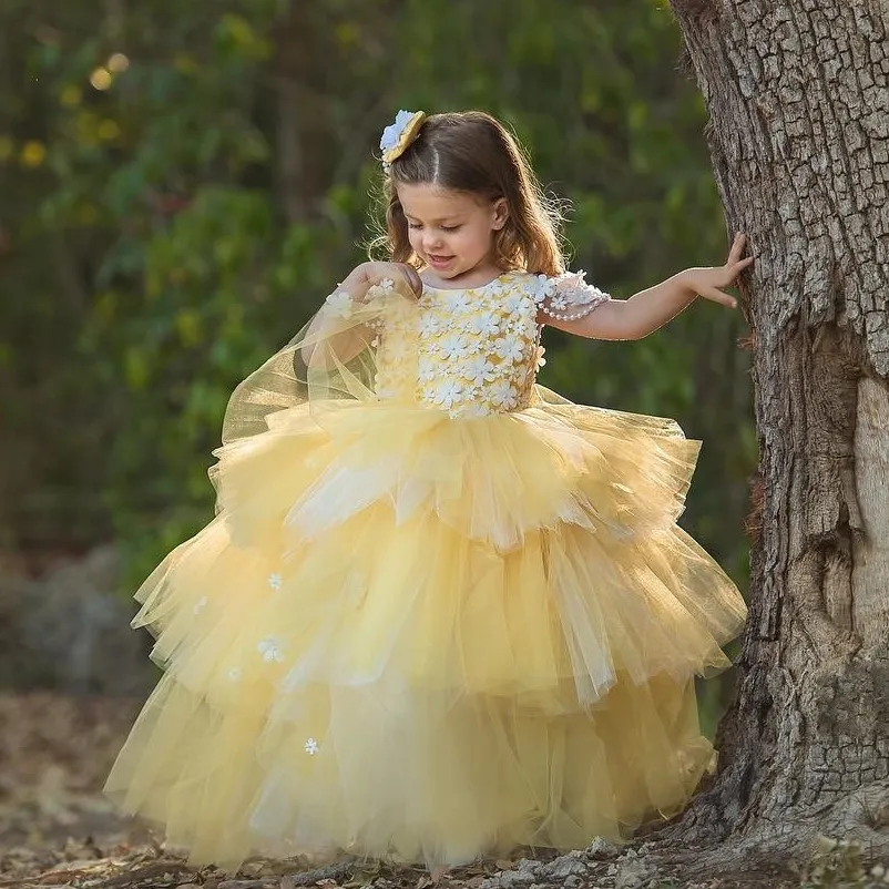 Enchantement de conte de fées pour tout-petits robe de concours de pétales de perles appliques à manches courtes robes de filles de fleurs robe de bal à plusieurs niveaux robe d'anniversaire