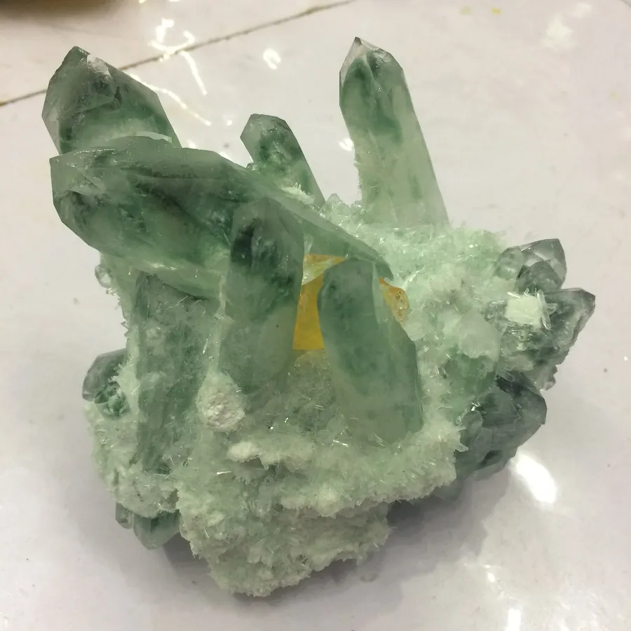 DingSheng 녹색 팬텀 석영 클러스터 황수정 지팡이 포인트 천연 드 루이 뾰족한 정원 포함 크리스탈 광물 표본
