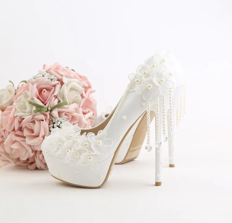 2018 princesse chaussures de mariage de style bout rond dentelle appliques perles de mariée chaussures à talons hauts blanc robe chaussure