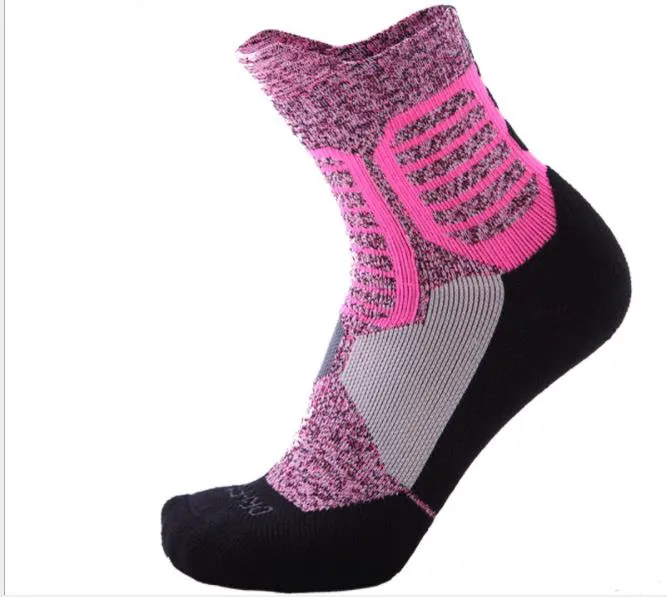Havlu alt kalınlaşma orta tüp çorap, elit basketbol çorapları nefes ve anti-koku spor çorapları