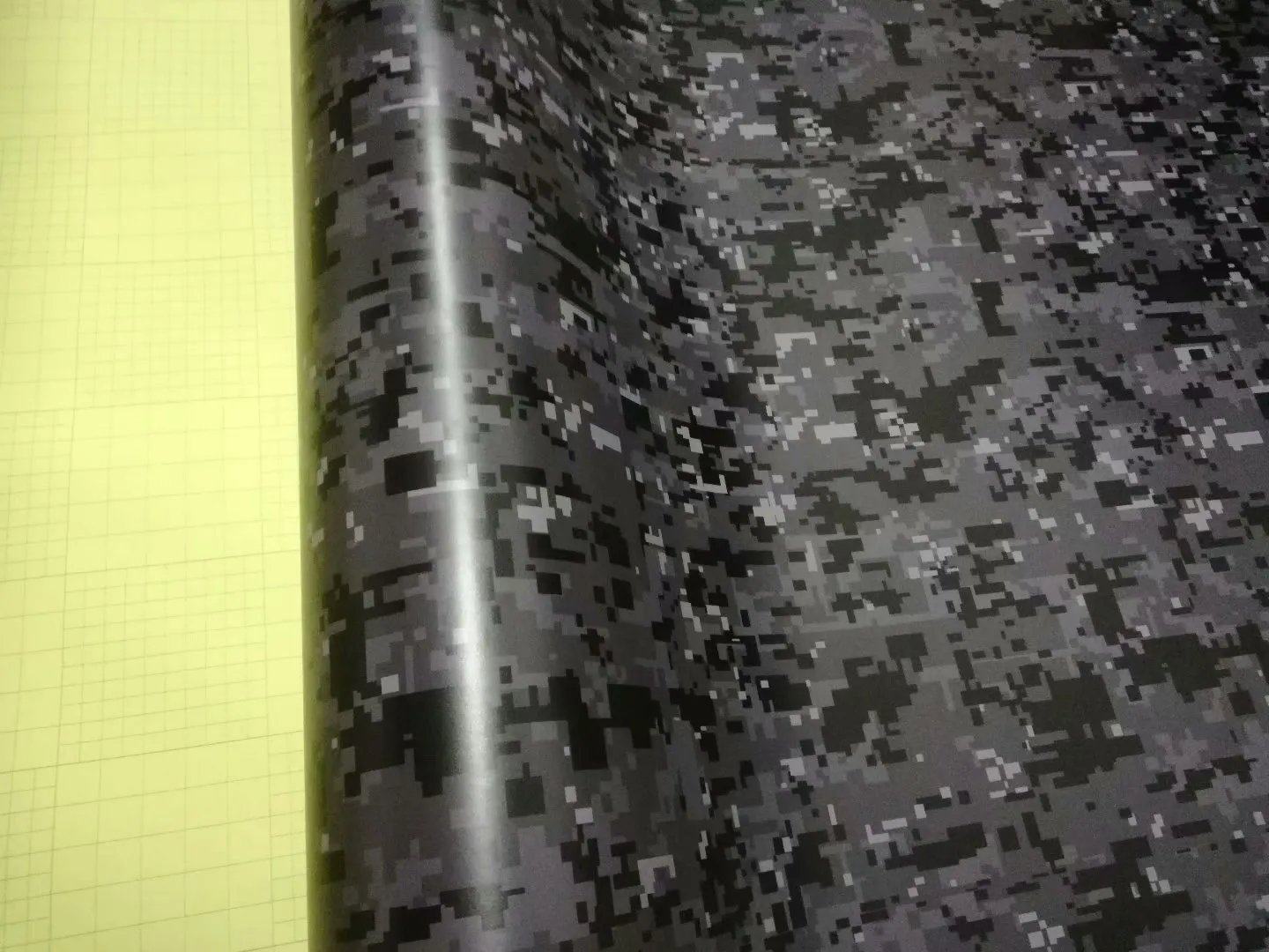 Hochwertige Vinyl-Autofolie in Digital-Camouflage in Schwarz, Dunkelgrau, städtische Nacht, mit Luftblase, kostenlose Pixel-Camouflage-Grafik, Autoaufkleber, 1,52 x 30 m/ 5 x 98 Fuß