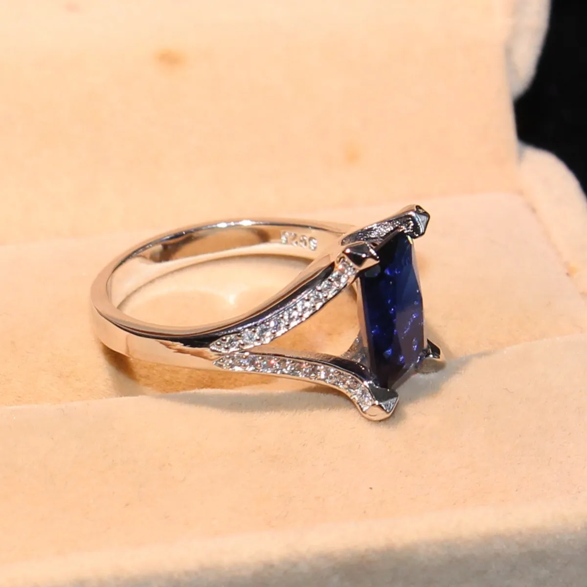 2018 Nowy przylot sprzedaż Luksusowa biżuteria 925 srebrna księżniczka Cut 4CT Blue Sapphire CZ Diamond Party Men Men Wedding Połączka R5912453